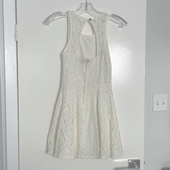 GUESS, Floral Lace Dress, Cream, Size 0 Bridal - Picture 2 of 4